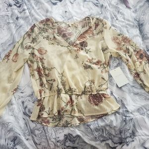 Lily white Size:M tan blouse